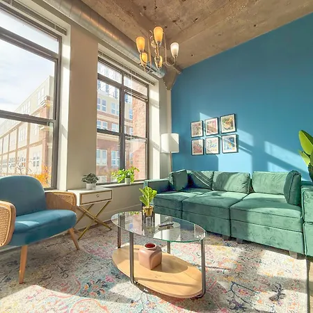 Mccormick Place Beautiful 2Br Apartment With Optional Parking Sleeps Up To 8 Near Soldier Field, Grant Park And Lakefront Trail