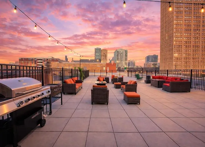 Mccormick Place Beautiful 2br With Optional Parking Sleeps Up To 8 Near Soldier Field, Grant Park And Lakefront Trail *