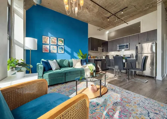Mccormick Place Beautiful 2br With Optional Parking Sleeps Up To 8 Near Soldier Field, Grant Park And Lakefront Trail *