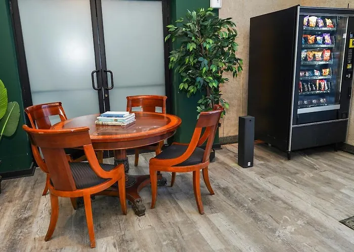 Mccormick Place Beautiful 2br With Optional Parking Sleeps Up To 8 Near Soldier Field, Grant Park And Lakefront Trail