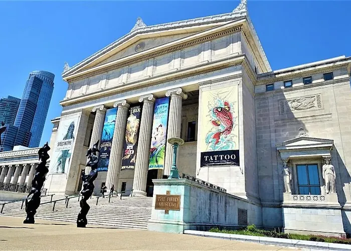 Mccormick Place Beautiful 2br With Optional Parking Sleeps Up To 8 Near Soldier Field, Grant Park And Lakefront Trail