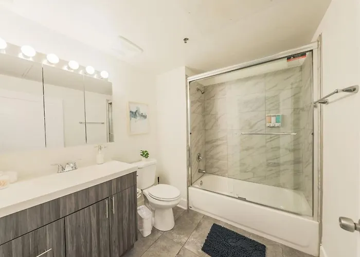 Mccormick Place Beautiful 2br With Optional Parking Sleeps Up To 8 Near Soldier Field, Grant Park And Lakefront Trail *