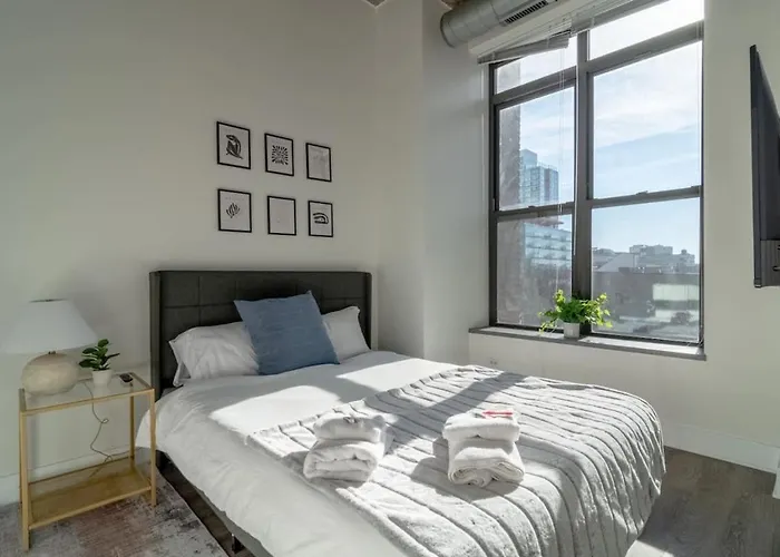 Mccormick Place Beautiful 2br With Optional Parking Sleeps Up To 8 Near Soldier Field, Grant Park And Lakefront Trail * Chicago